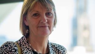Sue Roulstone: Meedoen in de klas en vriendjes hebben zijn ook effecten van therapie