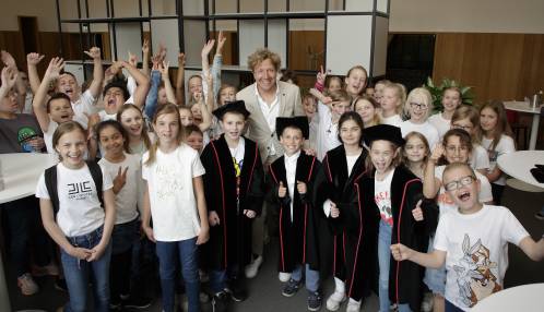 Vertelvaardigheid bij TOS, Meertaligheid en TOS, TOS in historisch perspectief