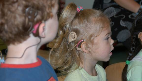 Taalontwikkeling van Nederlandse en Vlaamse kinderen met een cochleair implantaat