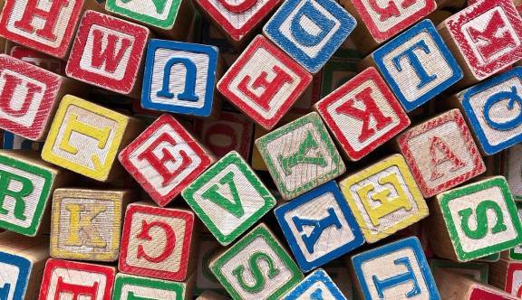 Proefschrift over leren en verwerven van taal bij kinderen met TOS en een hersentumor