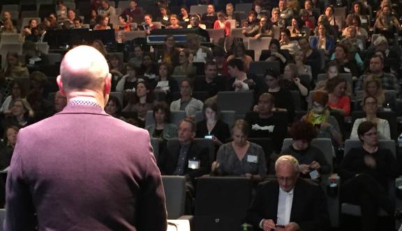 De grote variatie binnen de groep dove en slechthorende kinderen en (jong)volwassenen