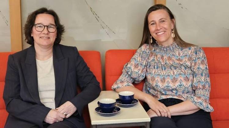 Loes Wauters (l) en Evelien Dirks (r)